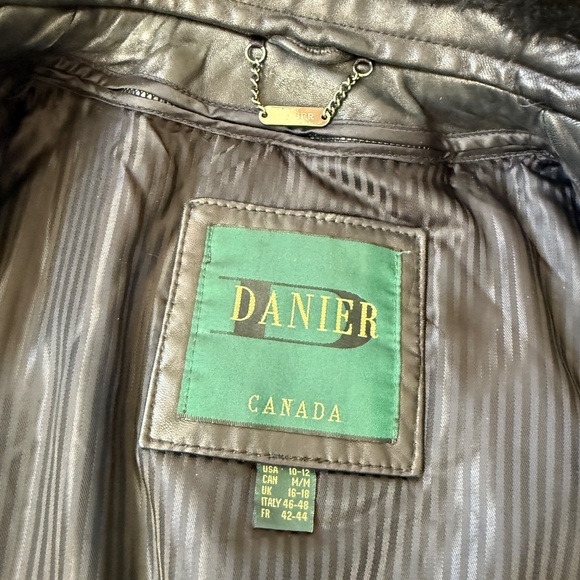 Danier black leather belted coat w/ plush fur collar - Picture 14 of 14